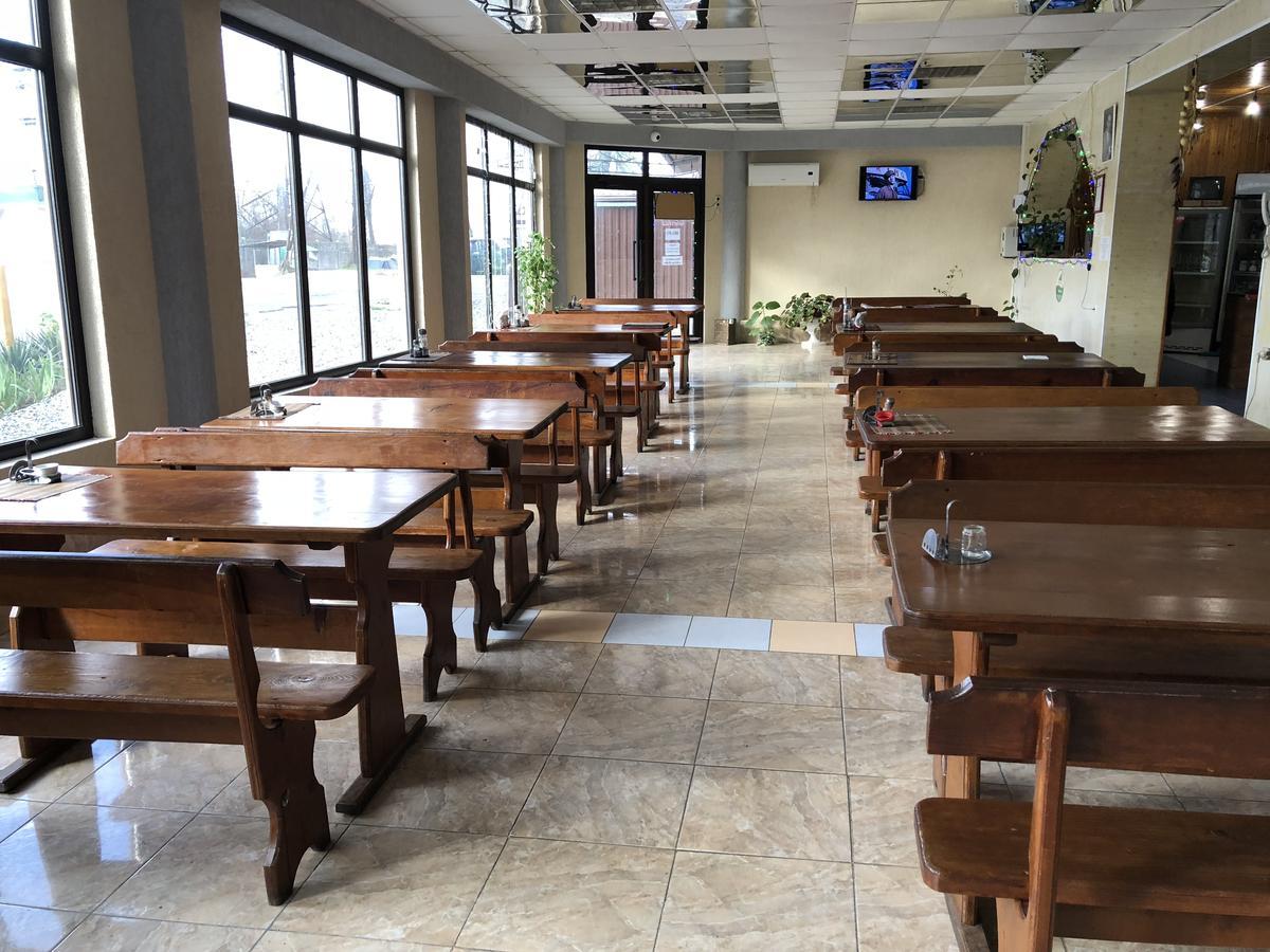 Cafe-Hotel Assir Пицунда Екстериор снимка