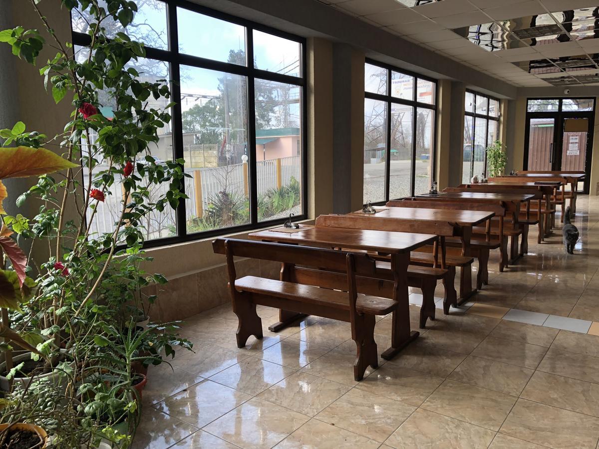 Cafe-Hotel Assir Пицунда Екстериор снимка